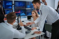 Giao dịch chứng khoán khối ngoại ngày 1/7: Bán mạnh cổ phiếu ngân hàng và chứng khoán