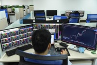 Góc nhìn chuyên gia chứng khoán tuần mới: Rủi ro lướt sóng cổ phiếu