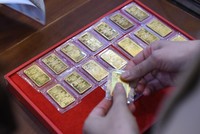 Giá vàng hôm nay ngày 15/4: "Nghỉ ngơi" sau nhịp tăng mạnh
