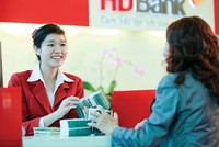 Các nhà băng đang tích cực tung ra nhiều gói tín dụng lãi suất ưu đãi cho người vay mua nhà - Ảnh: Lê Toàn