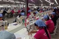 Đã có 19,3 tỷ USD vốn FDI đăng ký đầu tư vào ngành dệt may, từ 1989 đến hết tháng 10/2019 (Ảnh: Công nhân may hàng xuất khẩu tại Nhà máy Esquel Hòa Bình, 100% vốn Hồng Kông).