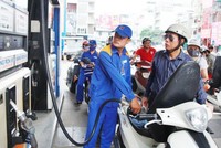 Bộ Công thương đề xuất giảm thuế bảo vệ môi trường với xăng dầu