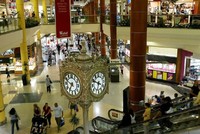 Bên trong một trung tâm mua sắm Westfield tại Sydney. Ảnh: AFP