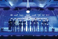 Phó thống đốc Ngân hàng Nhà nước Nguyễn Kim Anh cùng đại diện 7 ngân hàng lại lễ ra mắt