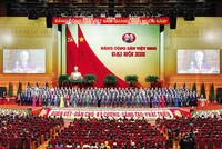Ban Chấp hành Trung ương Đảng khóa XIII ra mắt Đại hội tại phiên bế mạc. Ảnh: Quang Vinh