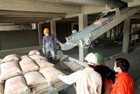 Các chuyên gia dự báo, giá các loại vật liệu xây dựng sẽ tiếp tục tăng trong năm 2022.