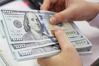 Lượng ngoại tệ vào Việt Nam có xu hướng ít hơn trước.