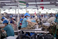 Doanh nghiệp dệt may gặp nhiều khó khăn về vận chuyển hàng hóa xuất khẩu sang Nga.