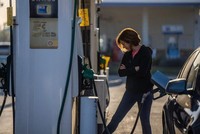 Một trạm xăng tự phục vụ ở thành phố Houston, bang Texas, Mỹ. Ảnh: AFP