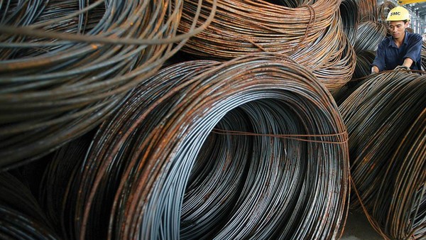 Giá thép dù giảm nhưng vẫn còn cao, đồng thời vật liệu khác không ngừng tăng giá, khiến nhà thầu lao đao ảnh: lê toàn