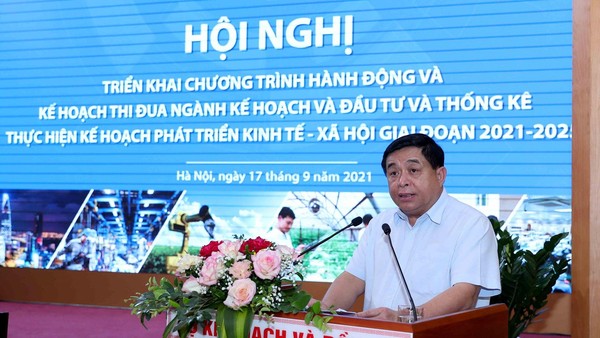 Bộ trưởng Bộ Kế hoạch và Đầu tư Nguyễn Chí Dũng phát động phong trào thi đua toàn ngành (Ảnh: Đức Trung)