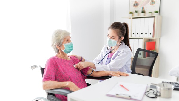 Doanh thu phí khối bảo hiểm nhân thọ duy trì đà tăng 2 con số một phần nhờ sự tăng trưởng vượt bậc của bảo hiểm sức khỏe