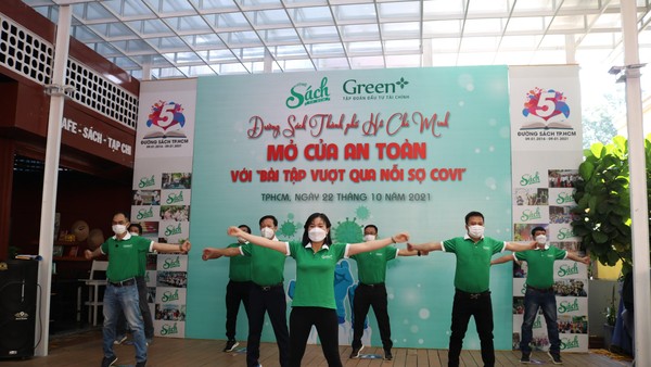 Đường sách TP.HCM mở cửa an toàn với "bài tập vượt qua nỗi sợ Covi"