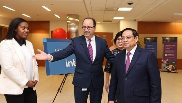 Thủ tướng Phạm Minh Chính đến thăm Tập đoàn Intel. (Ảnh: Dương Giang/TTXVN).