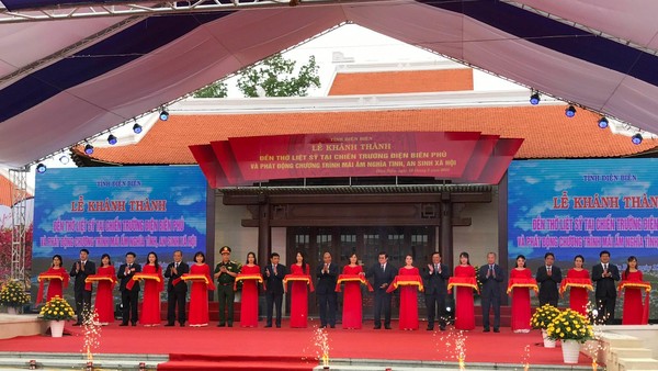 Chủ tịch nước Nguyễn Xuân Phúc, nguyên Chủ tịch nước Trương Tấn Sang, cùng lãnh đạo các Bộ, ban, ngành cơ quan Trung ương và địa phương đã tham dự sự kiện.