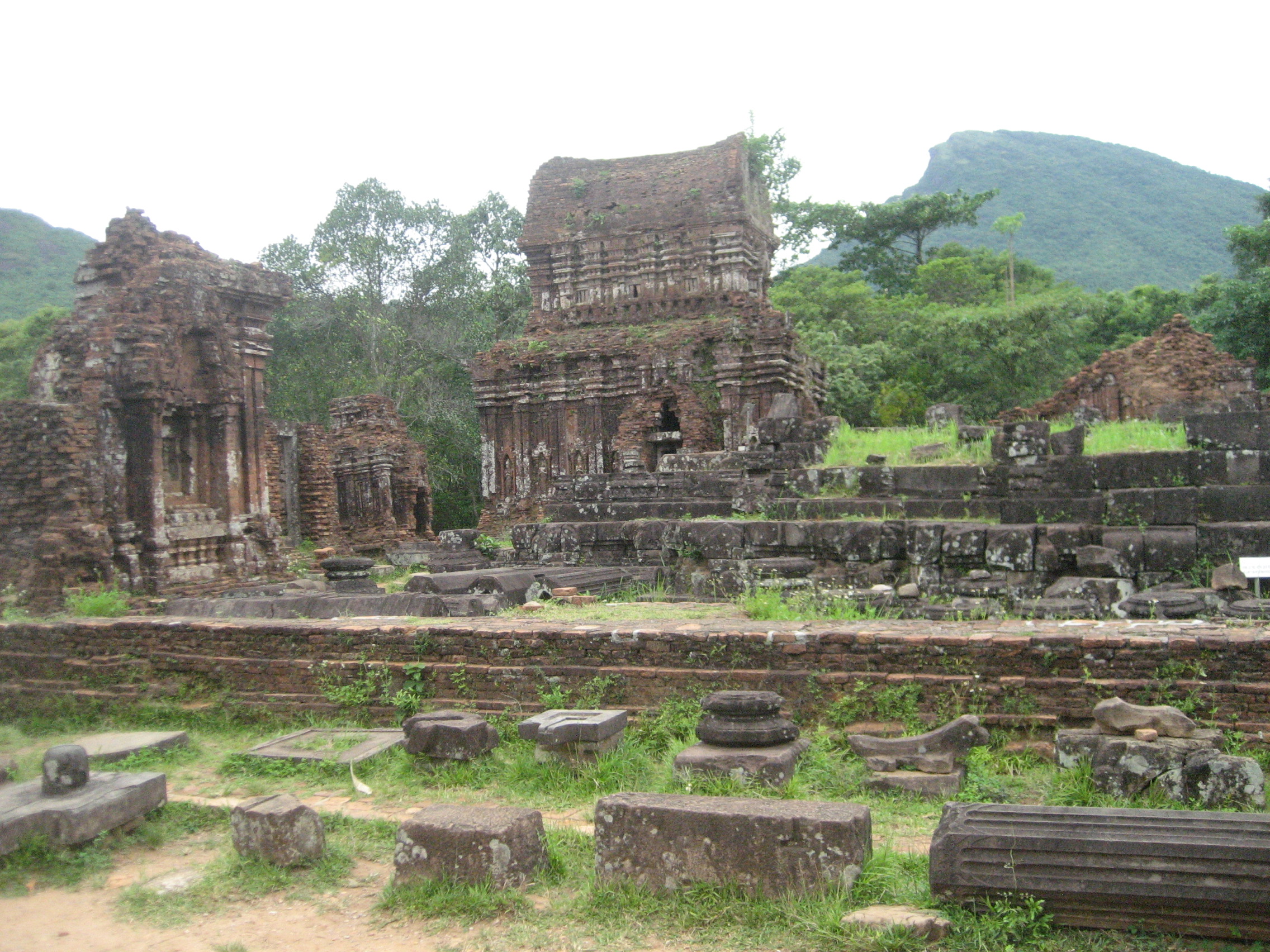Ẩn số đền tháp Champa