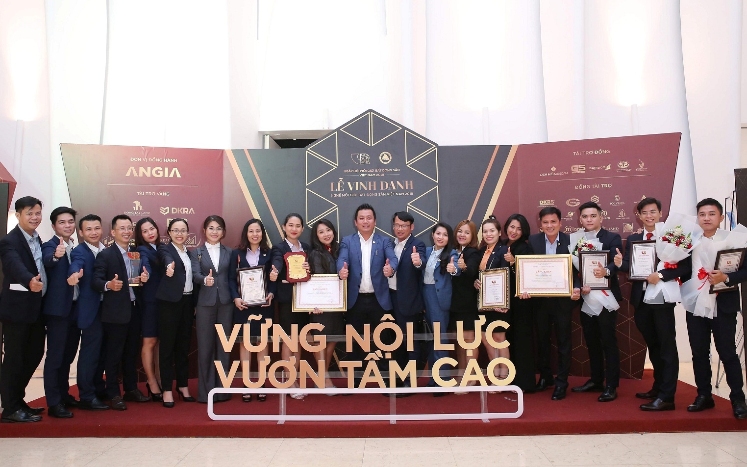 DKRA Việt Nam thắng lớn tại lễ vinh danh nghề môi giới bất động sản Việt Nam