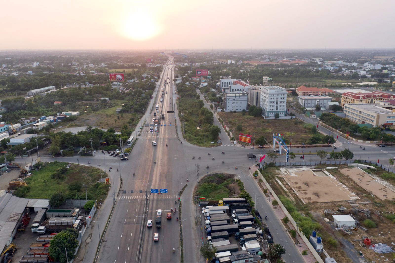 Hạ tầng ngày càng hoàn thiện tạo cú huých cho bất động sản phía Tây Sài Gòn