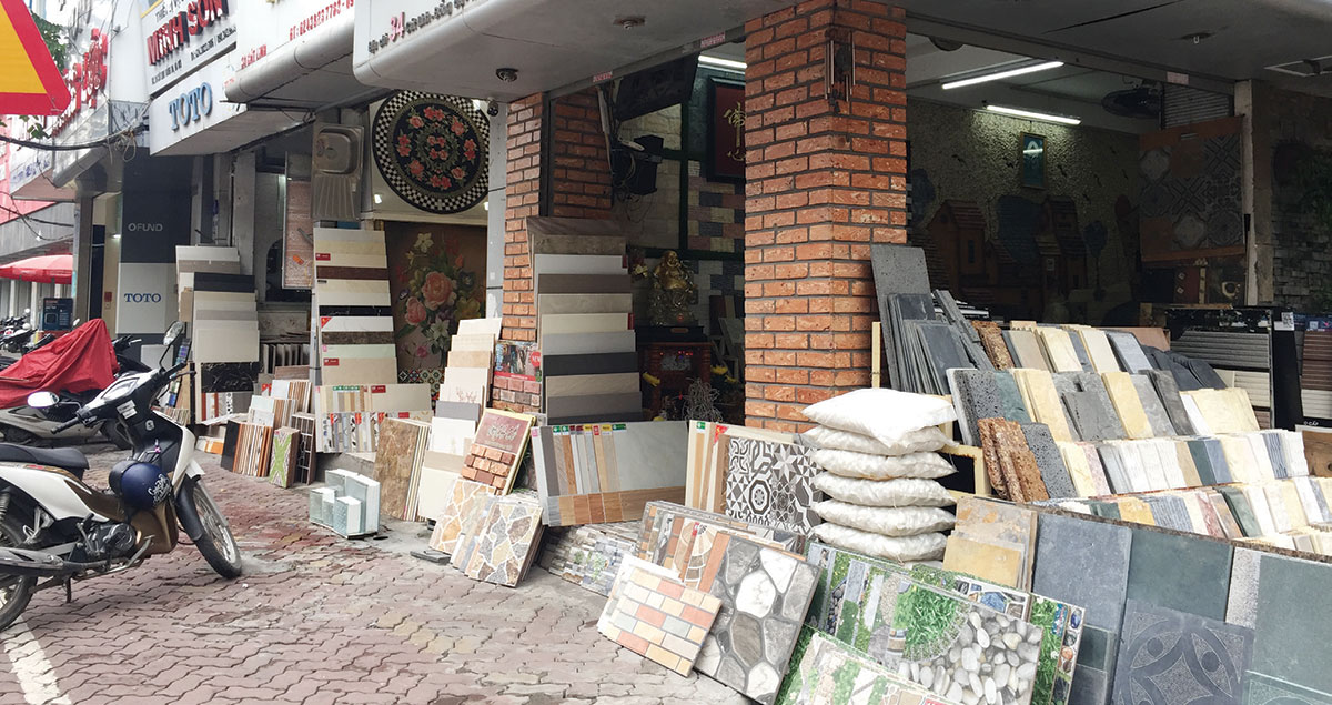 Khốc liệt “cuộc chiến” trên sàn nhà - Bài 1: Gỗ ốp sàn - “kẻ phá bĩnh” thú vị