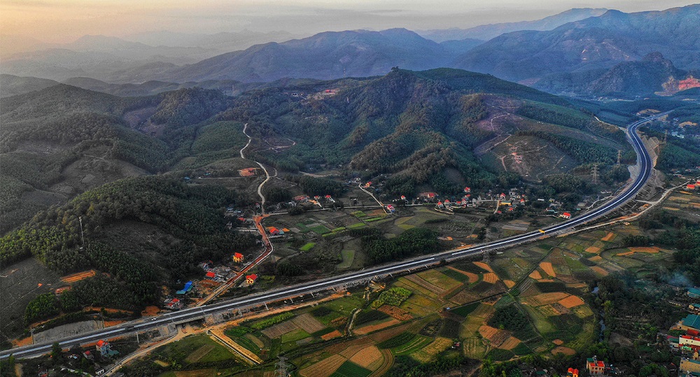 Quảng Ninh chính thức khai thác cao tốc Hạ Long - Vân Đồn hơn 12.000 tỷ đồng
