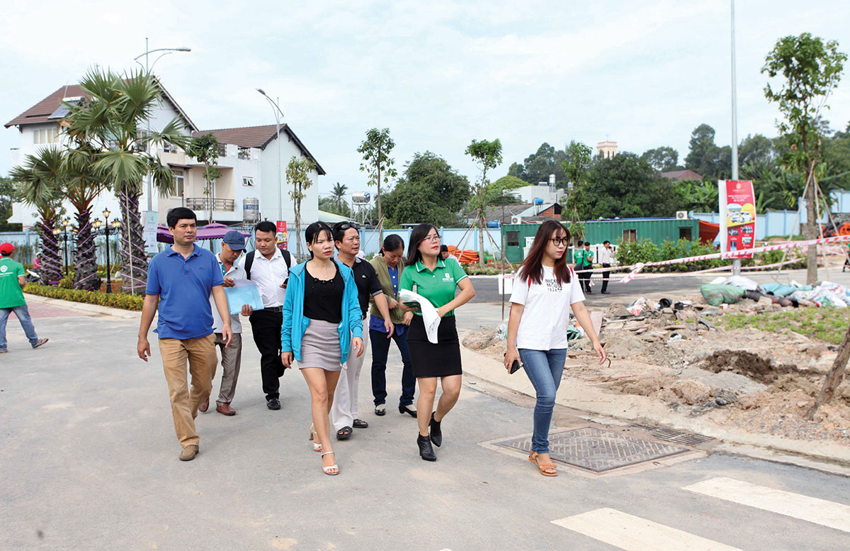 “Người giàu cũng khóc” trước cơn sốt giá đất