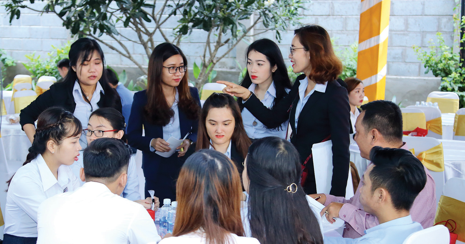 Đủ chiêu tuyển sales của doanh nghiệp môi giới