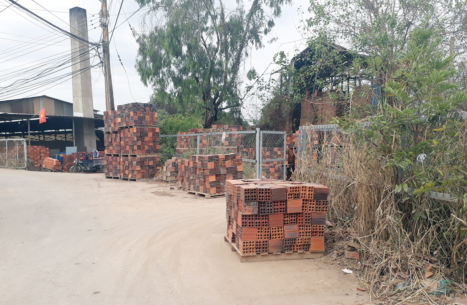 Đồng Nai: Nhiều lò gạch thủ công vẫn “nhả khói” trong khu dân cư
