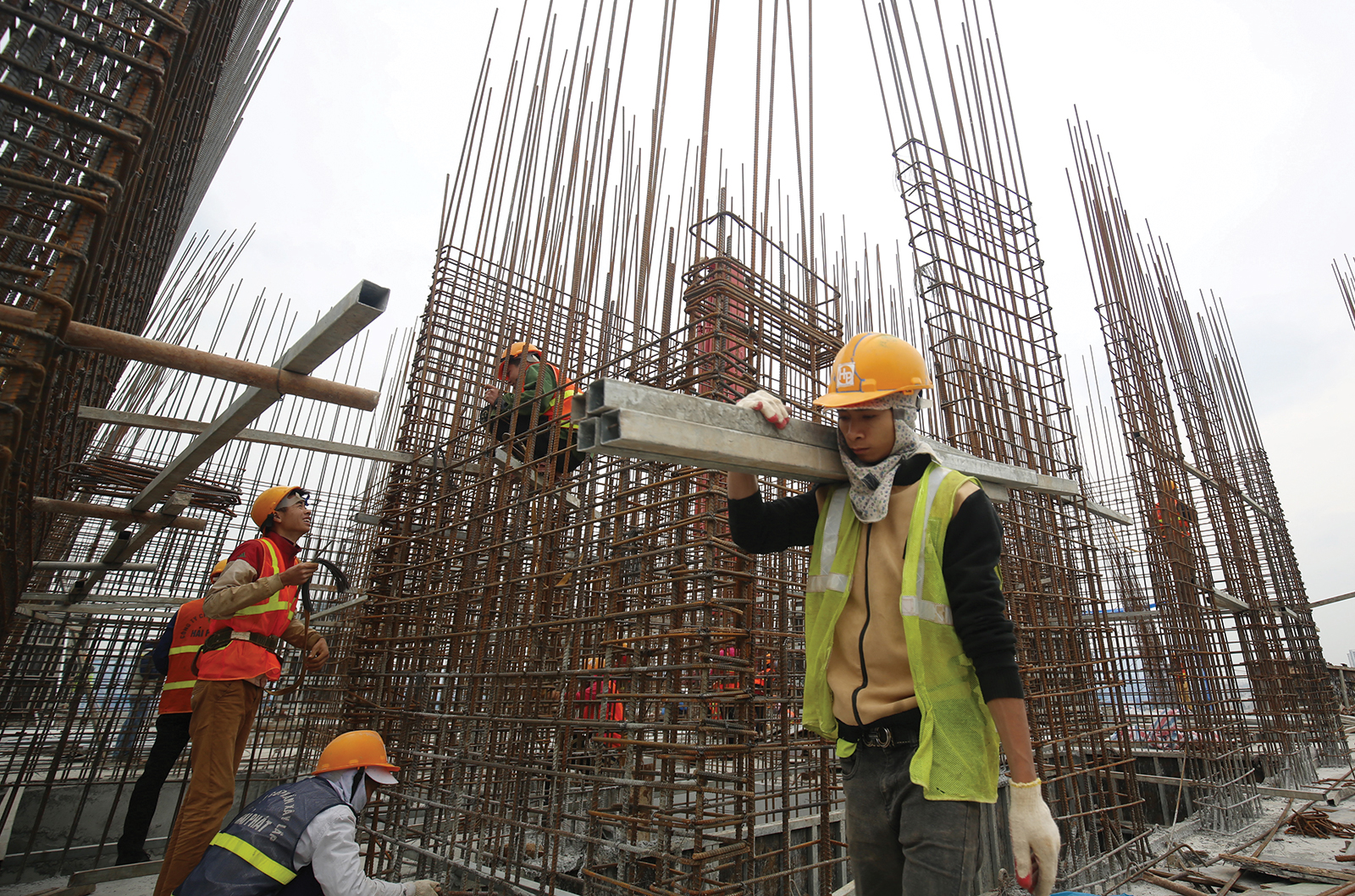 Muốn nhà giá rẻ, đừng “đẻ” thủ tục