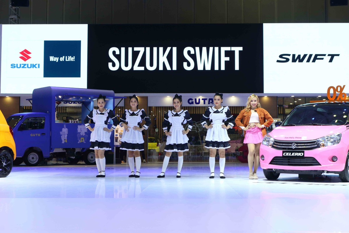 Chân dài đọ dáng bên xe sang tại Vietnam Motor Show 2019 ảnh 11
