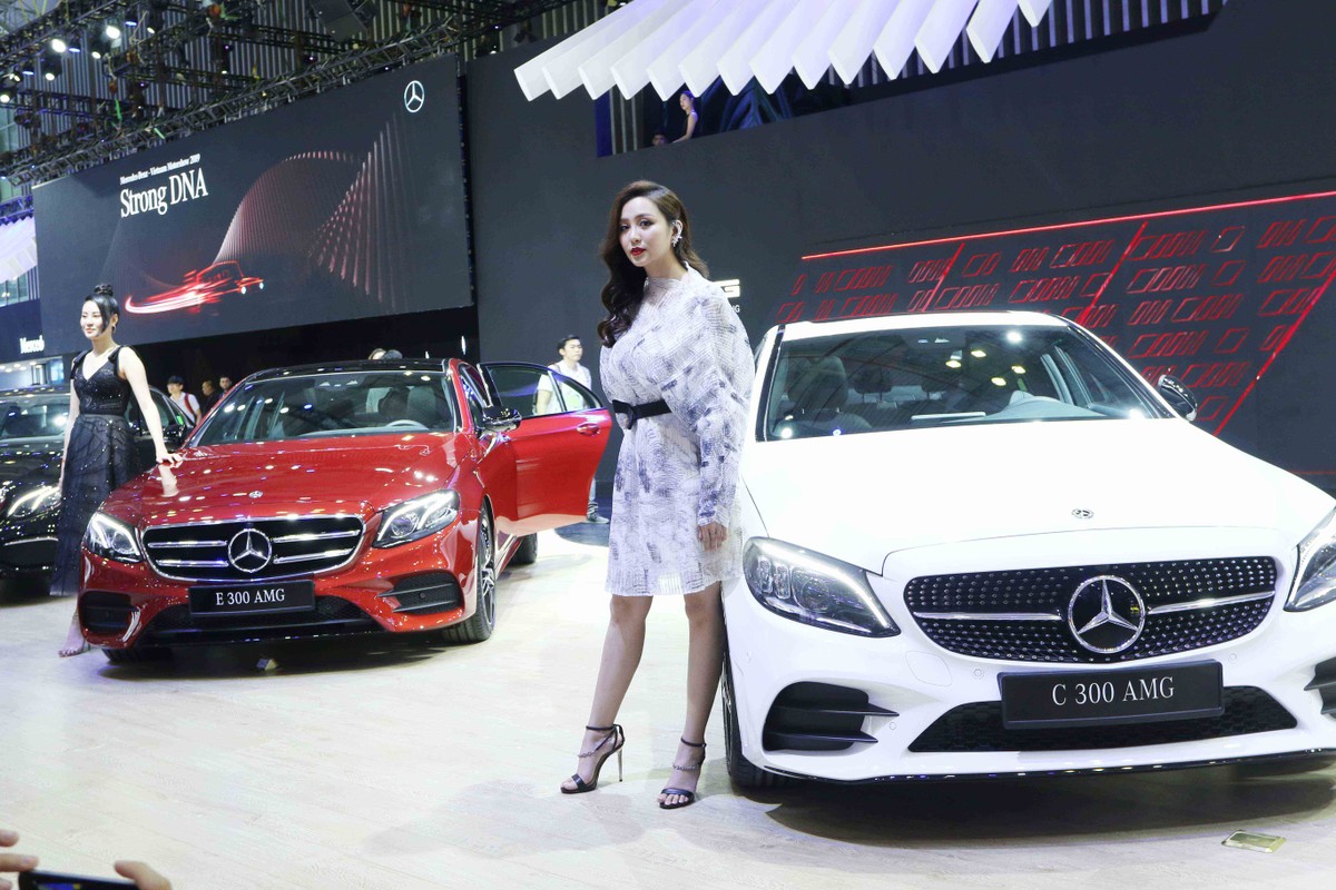 Chân dài đọ dáng bên xe sang tại Vietnam Motor Show 2019 ảnh 16