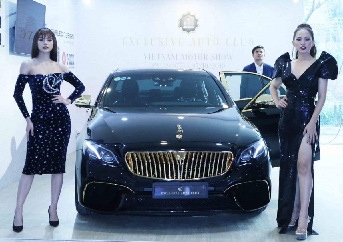 Chân dài đọ dáng bên xe sang tại Vietnam Motor Show 2019 ảnh 17