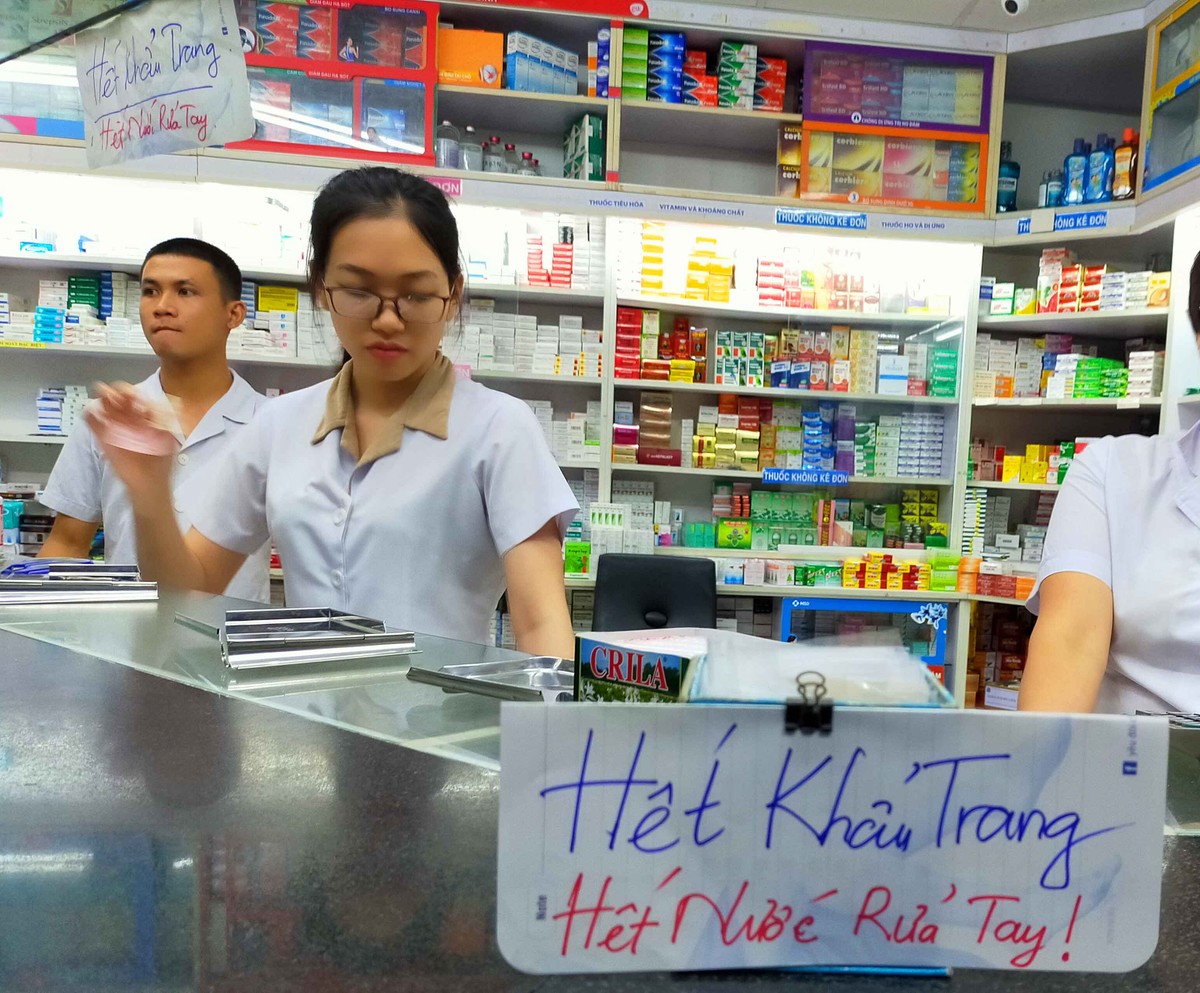 Tâm lý sợ virus Corona (nCoV): Khẩu trang bán ở vỉa hè TP.HCM đắt khách ảnh 10
