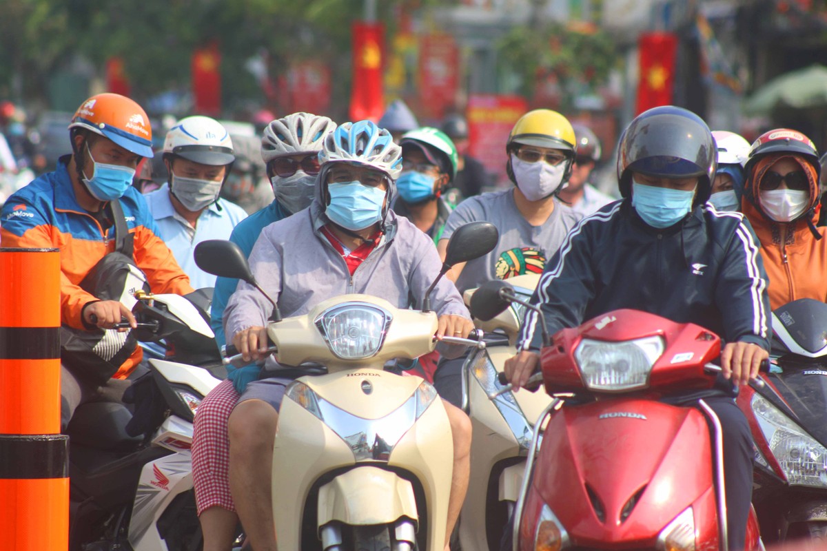 Tâm lý sợ virus Corona (nCoV): Khẩu trang bán ở vỉa hè TP.HCM đắt khách ảnh 7