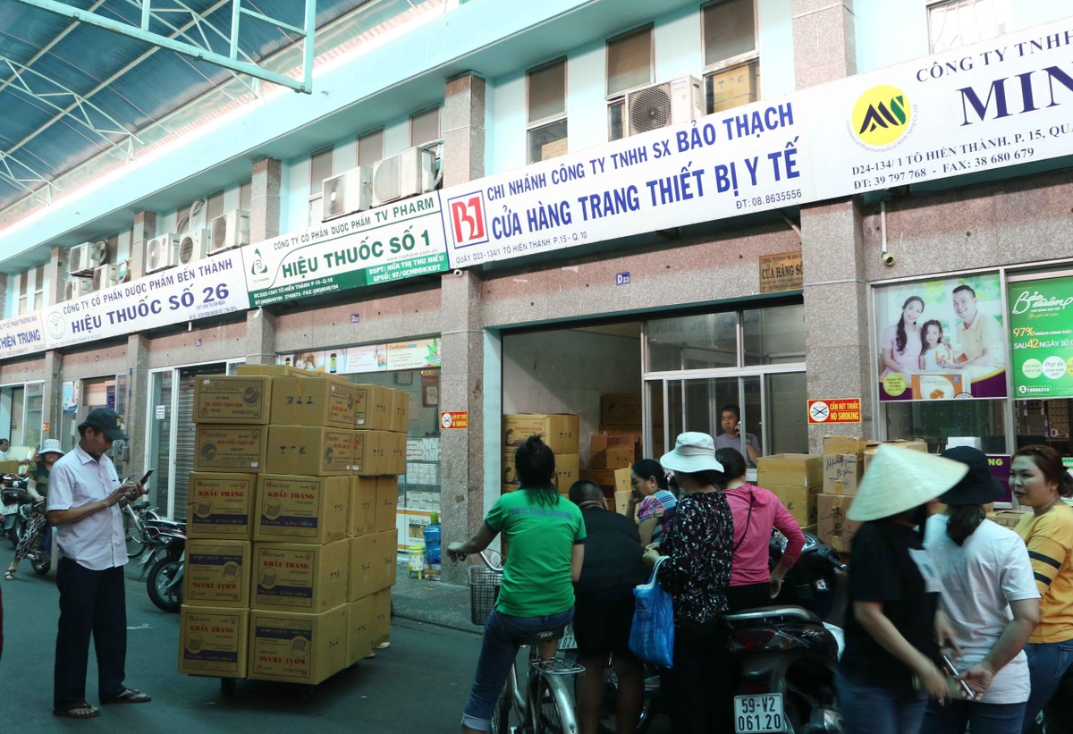 Tâm lý sợ virus Corona (nCoV): Khẩu trang bán ở vỉa hè TP.HCM đắt khách ảnh 8