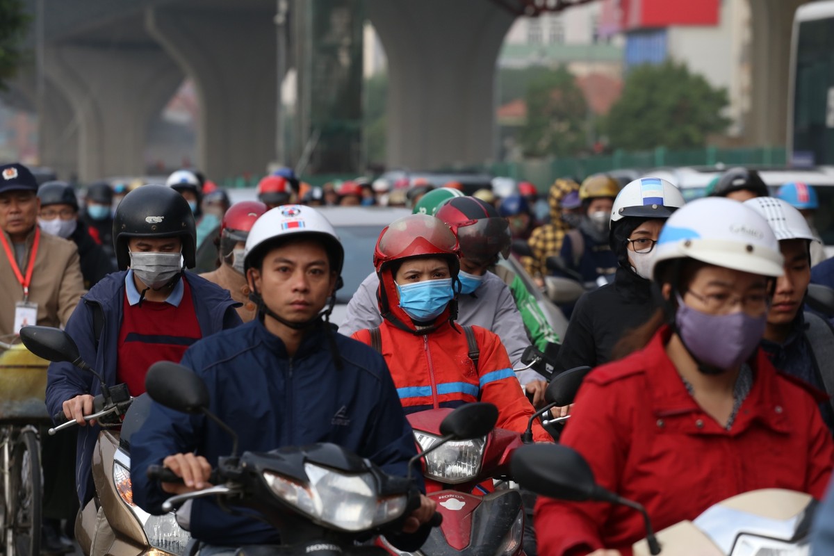 Đường phố Hà Nội tắc cứng ngày cận Tết ảnh 3