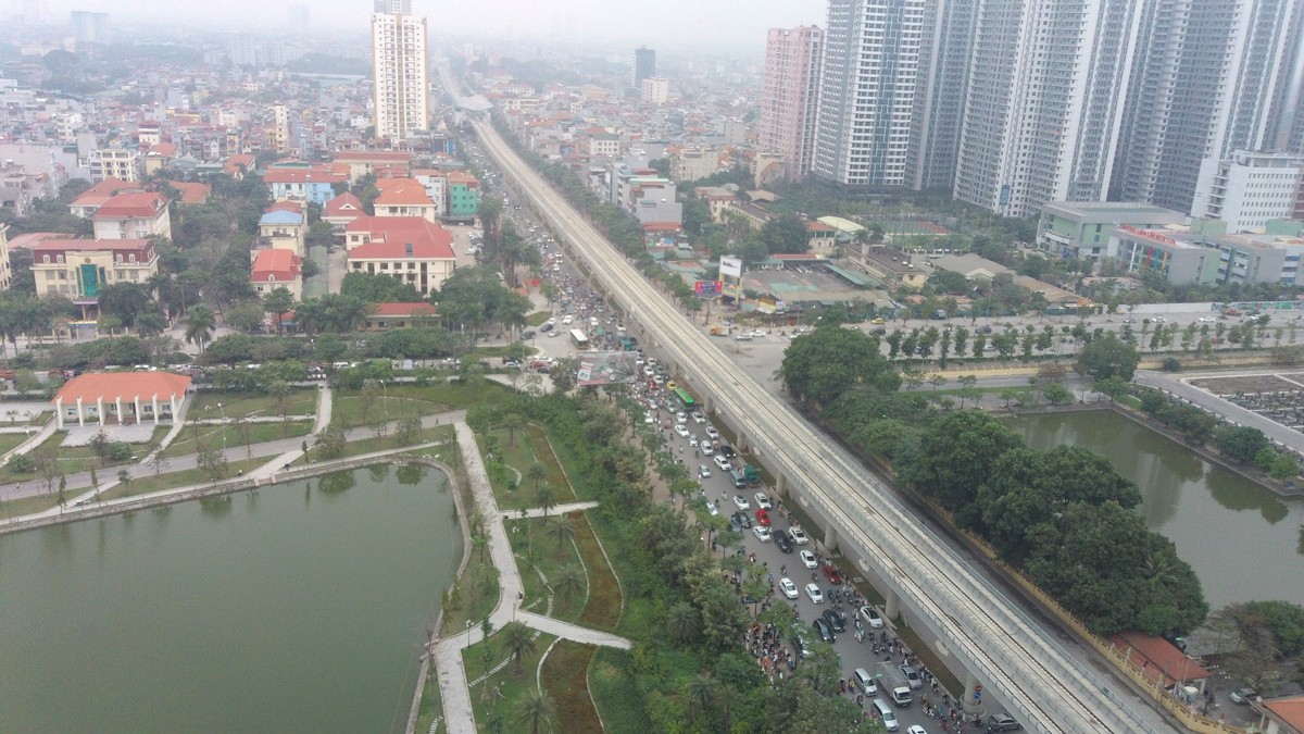 Đường phố Hà Nội tắc cứng ngày cận Tết ảnh 2