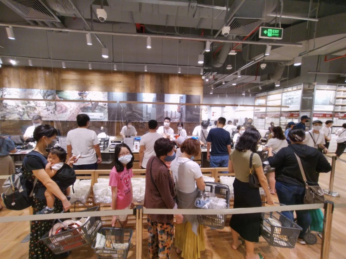 Chen chân mua sắm trong cửa hàng MUJI đầu tiên tại Hà Nội ảnh 11