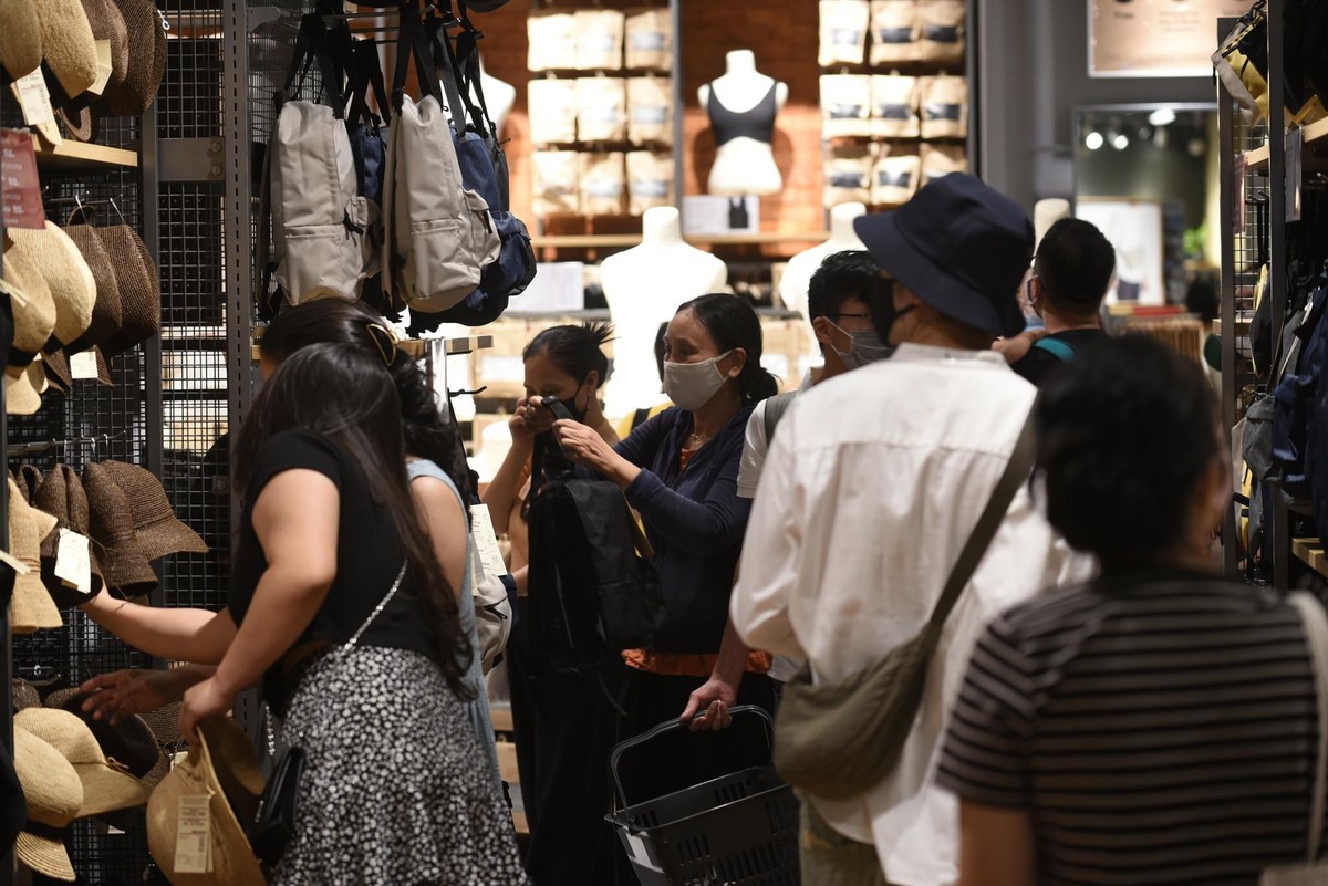 Chen chân mua sắm trong cửa hàng MUJI đầu tiên tại Hà Nội ảnh 9