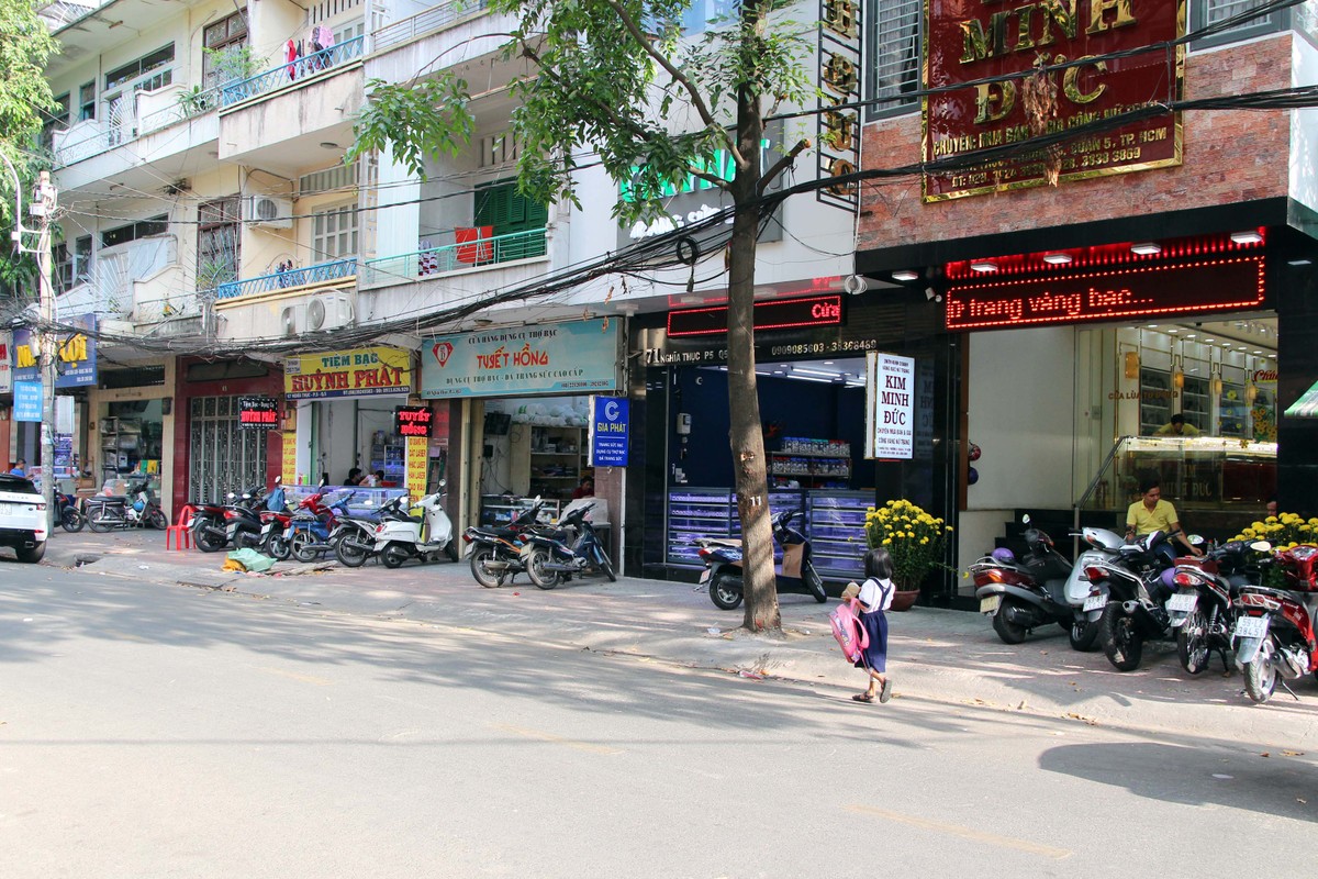 Phố vàng bạc tại TP.HCM vắng vẻ ngày Thần Tài ảnh 11