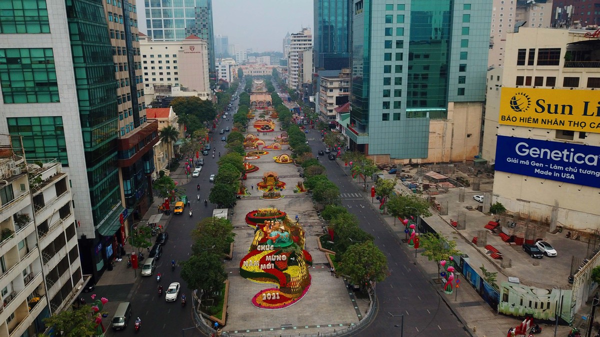 Khách tham quan đường hoa Nguyễn Huệ tuân thủ nghiêm thông điệp 5K ảnh 7