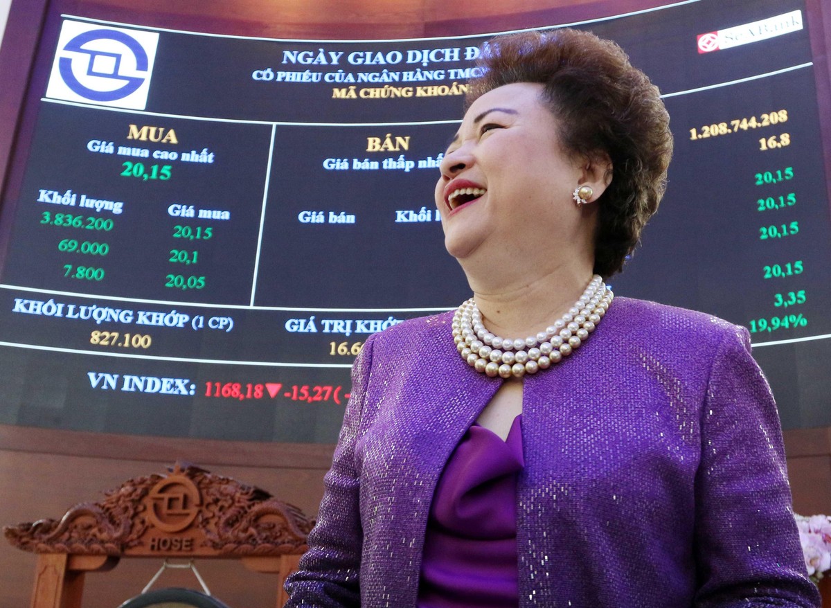 Madam Nga bày tỏ cảm xúc đặc biệt trong màu tím ngày chào sàn cổ phiếu của SeABank ảnh 5
