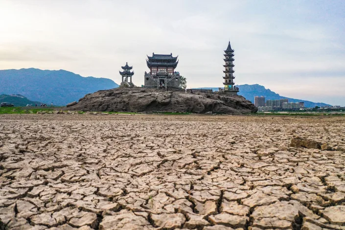 Nền kinh tế Trung Quốc đang bị tác động bởi những con sông cạn kiệt nhất kể từ năm 1865 ảnh 1