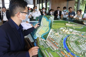 Doanh nghiệp địa ốc “chậm lại” để nghe ngóng