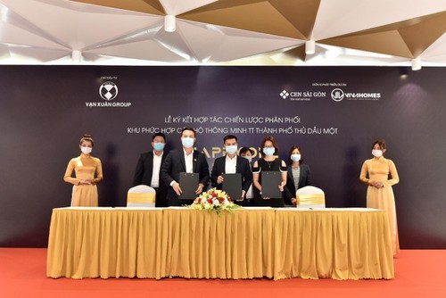 Lễ ký kết hợp tác chiến lược phân phối Happy One - Central giai đoạn 2