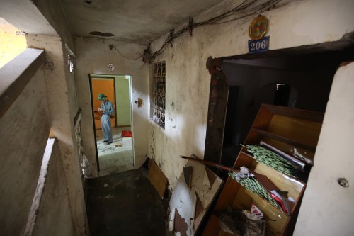 Cận cảnh chung cư bỏ hoang khiến nhiều người “lạnh gáy” ở Hà Nội