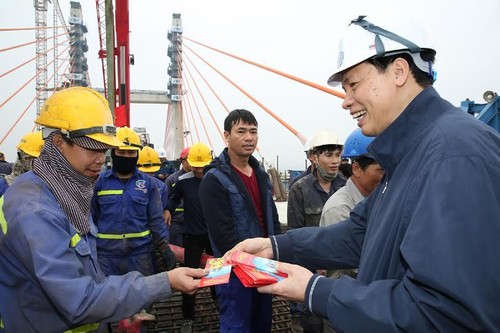 Quảng Ninh: Thi công cầu Bạch Đằng thông tết để đảm bảo tiến độ