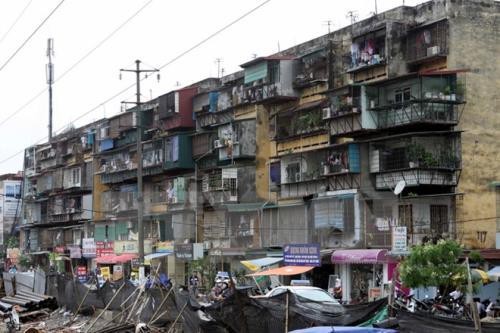 Hà Nội cảnh báo thảm họa khi đổ sập hàng loạt chung cư cũ