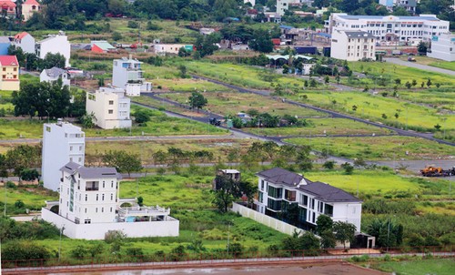 Thị trường đất nền bắt đầu ấm trở lại