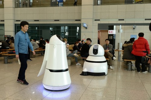Sân bay Seoul sắp có “hướng dẫn viên” và “lao công” là robot của LG