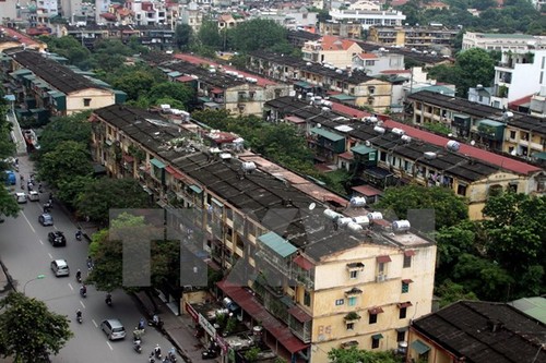 Hà Nội di dời khẩn cấp dân tại 3 khu chung cư có nguy cơ sập đổ